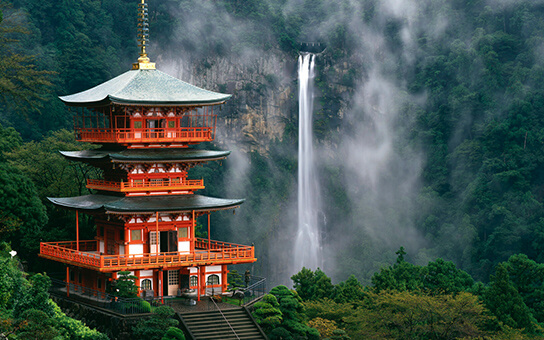 熊野古道 ～那智の滝と三重塔～